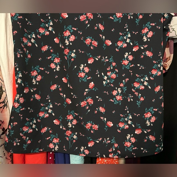 SHEIN Black Floral Top - Picture 7 of 7